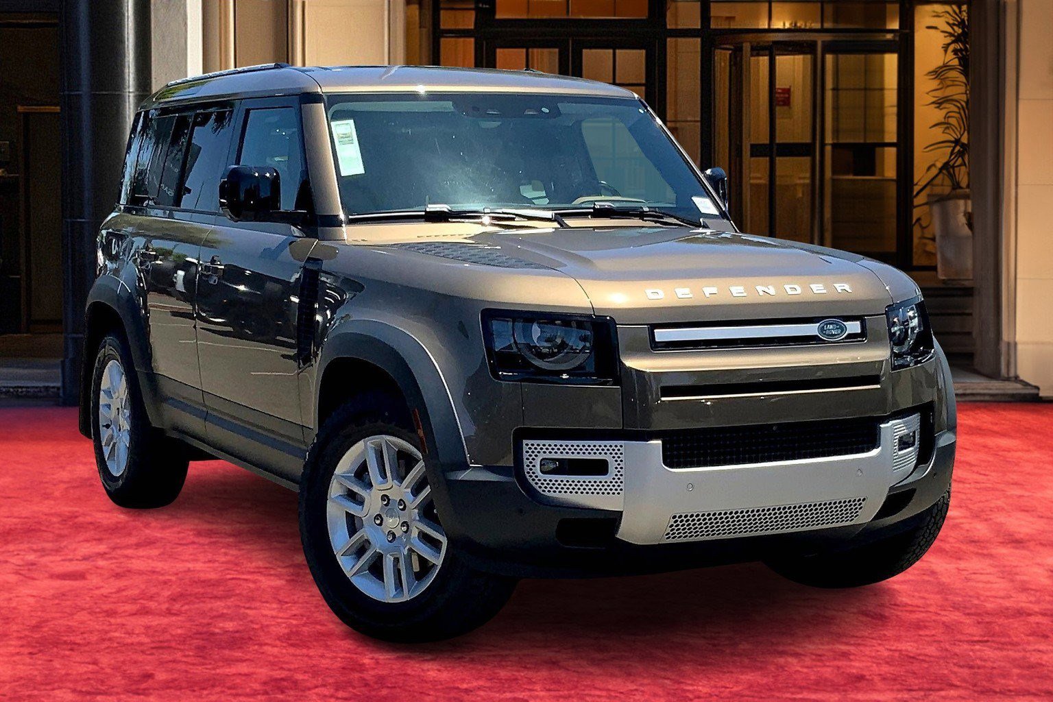 2025 Land Rover Defender 110 S photo 2