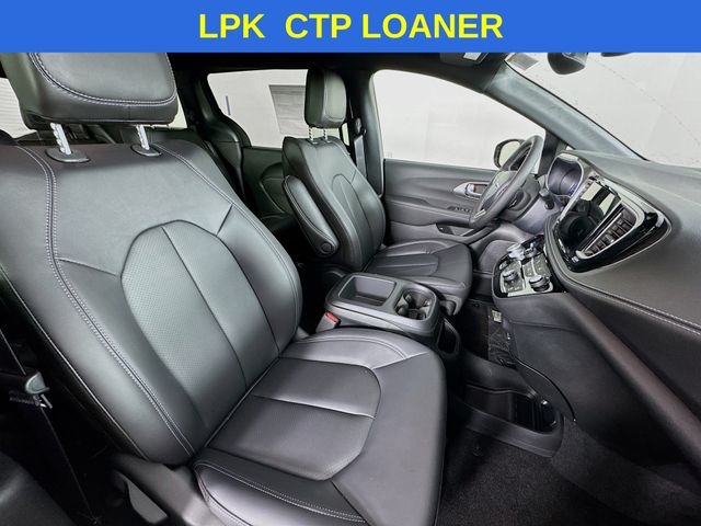 2025 Chrysler Pacifica Hybrid photo 27