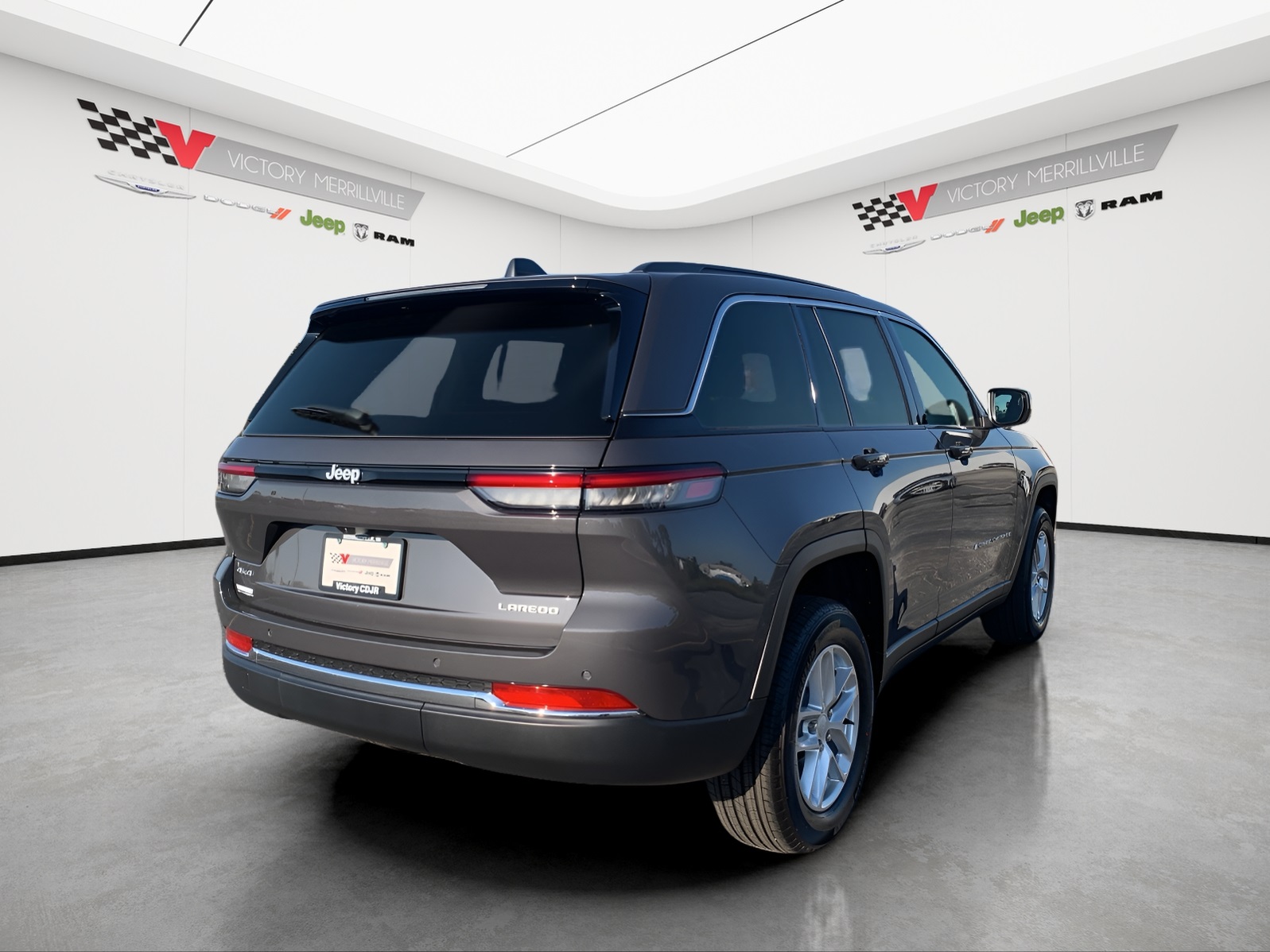 2025 Jeep Grand Cherokee Laredo photo 4