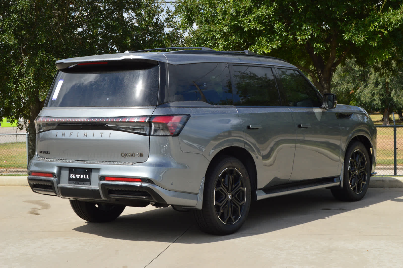 2026 Infiniti QX80 Sensory photo 3
