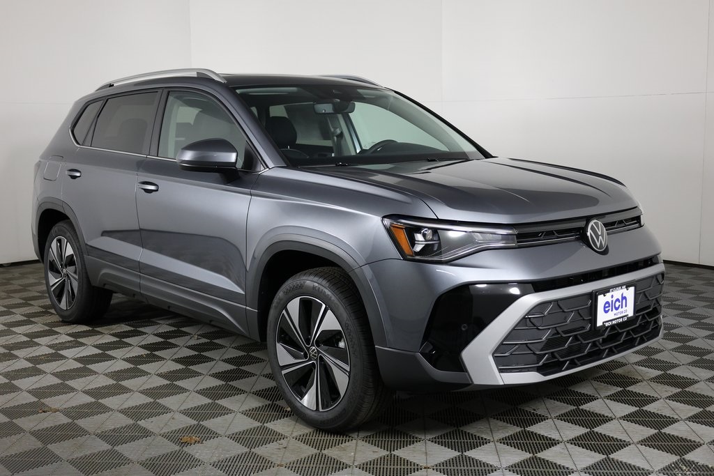 2025 Volkswagen Taos SE's photo