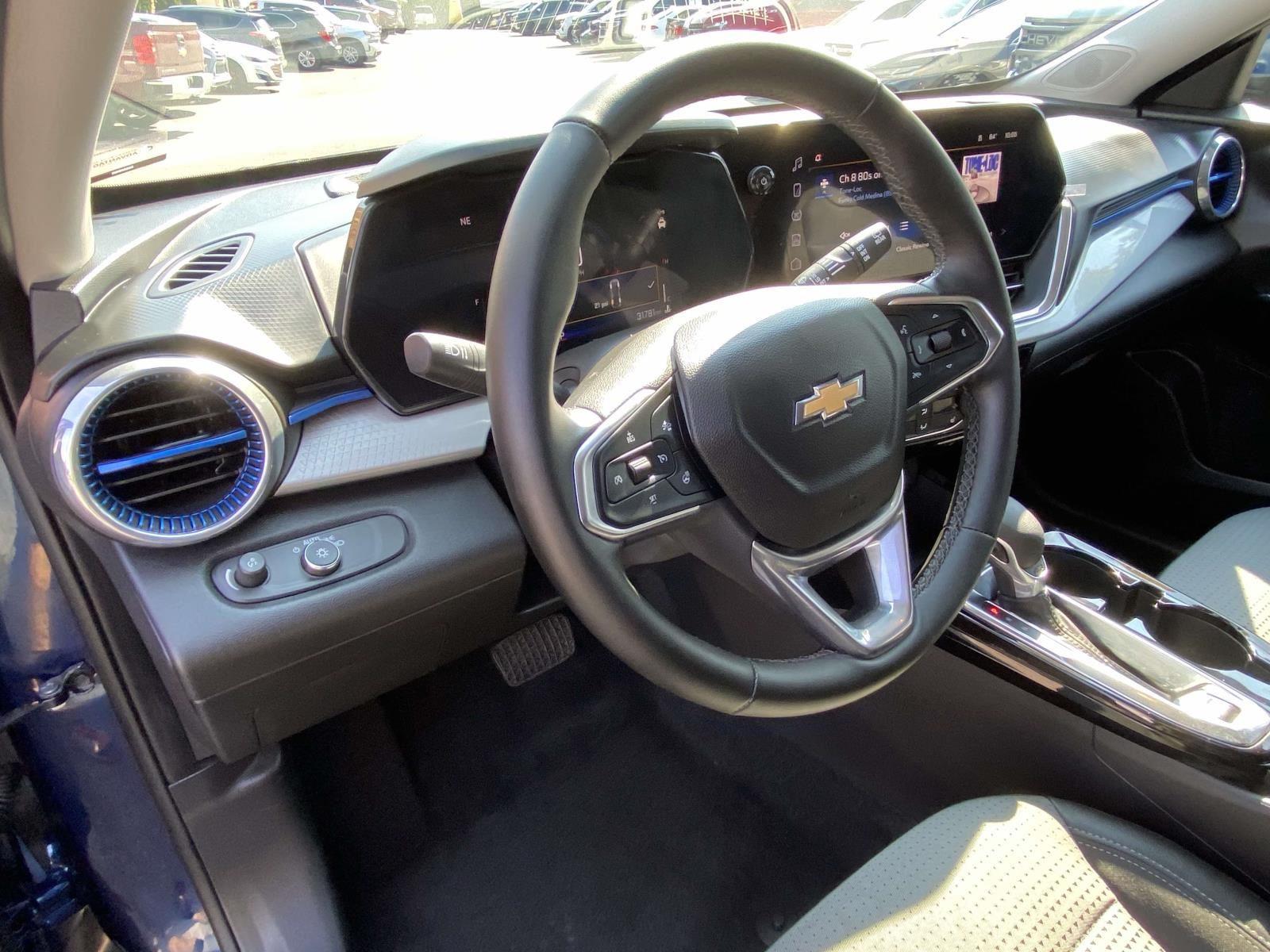 2024 Chevrolet Trax LT photo 4