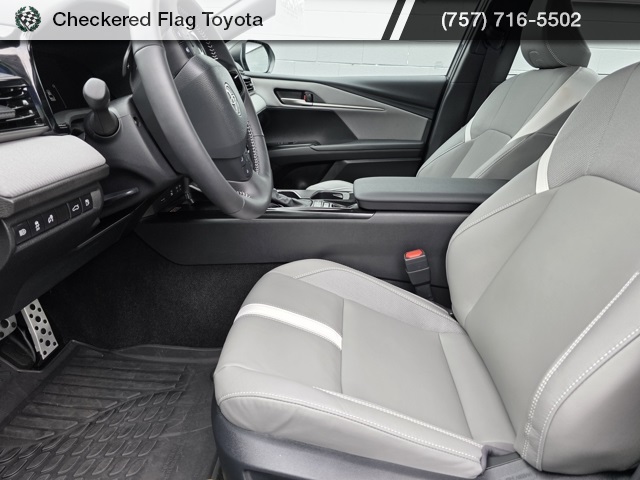 2025 Toyota Camry SE photo 18