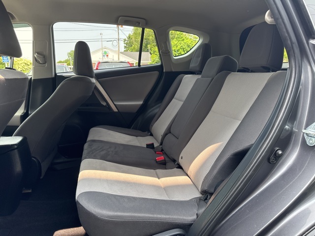 2015 Toyota RAV4 LE photo 7