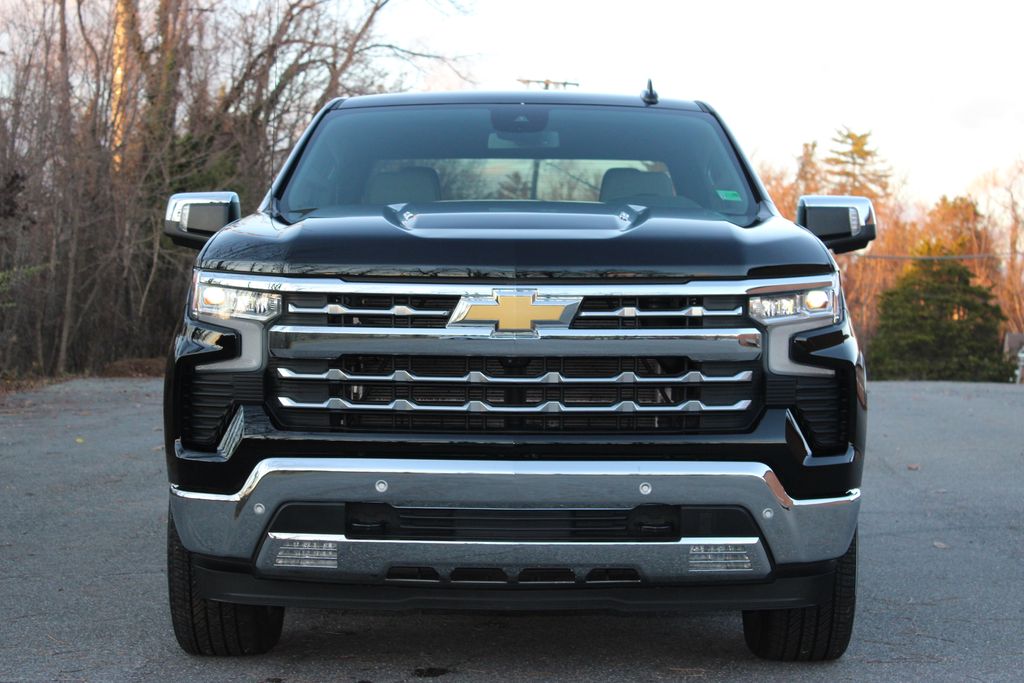 2024 Chevrolet Silverado 1500 LTZ photo 2