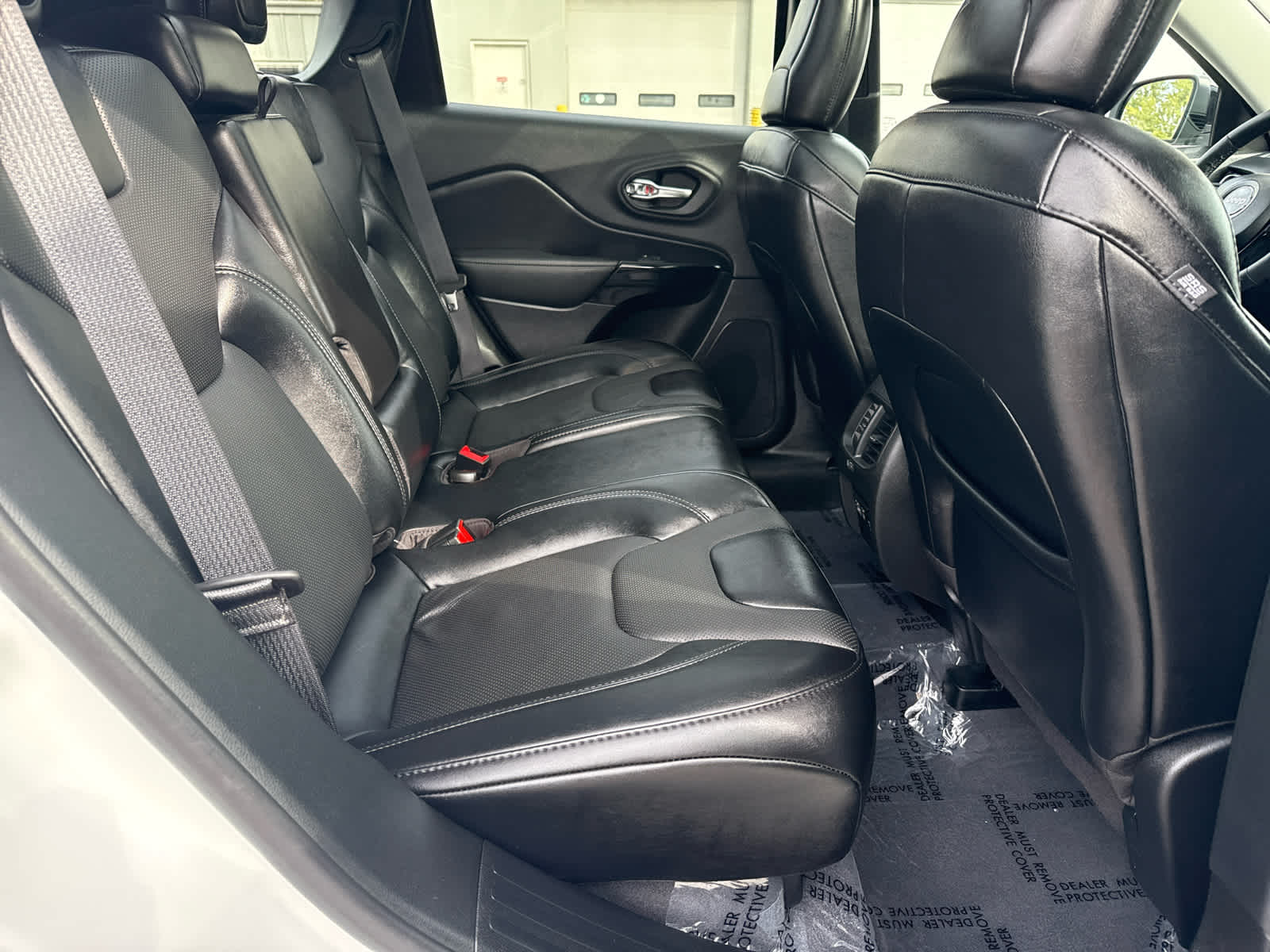 2023 Jeep Cherokee Altitude Lux photo 11