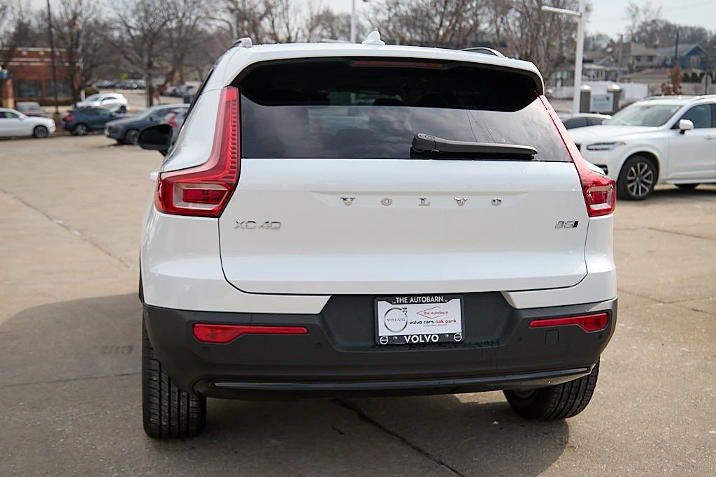 2026 VOLVO XC40 - Image 7