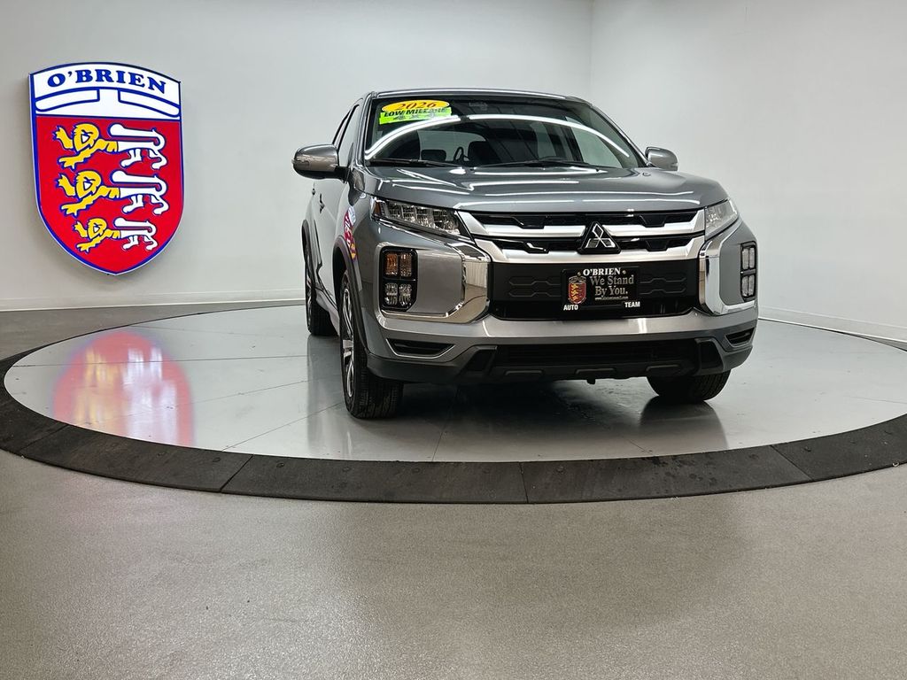 2025 Mitsubishi Outlander Sport SE's photo