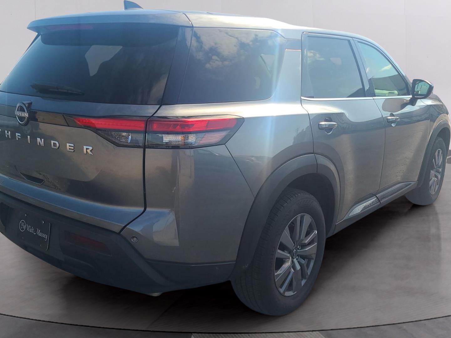 2024 Nissan Pathfinder S photo 4