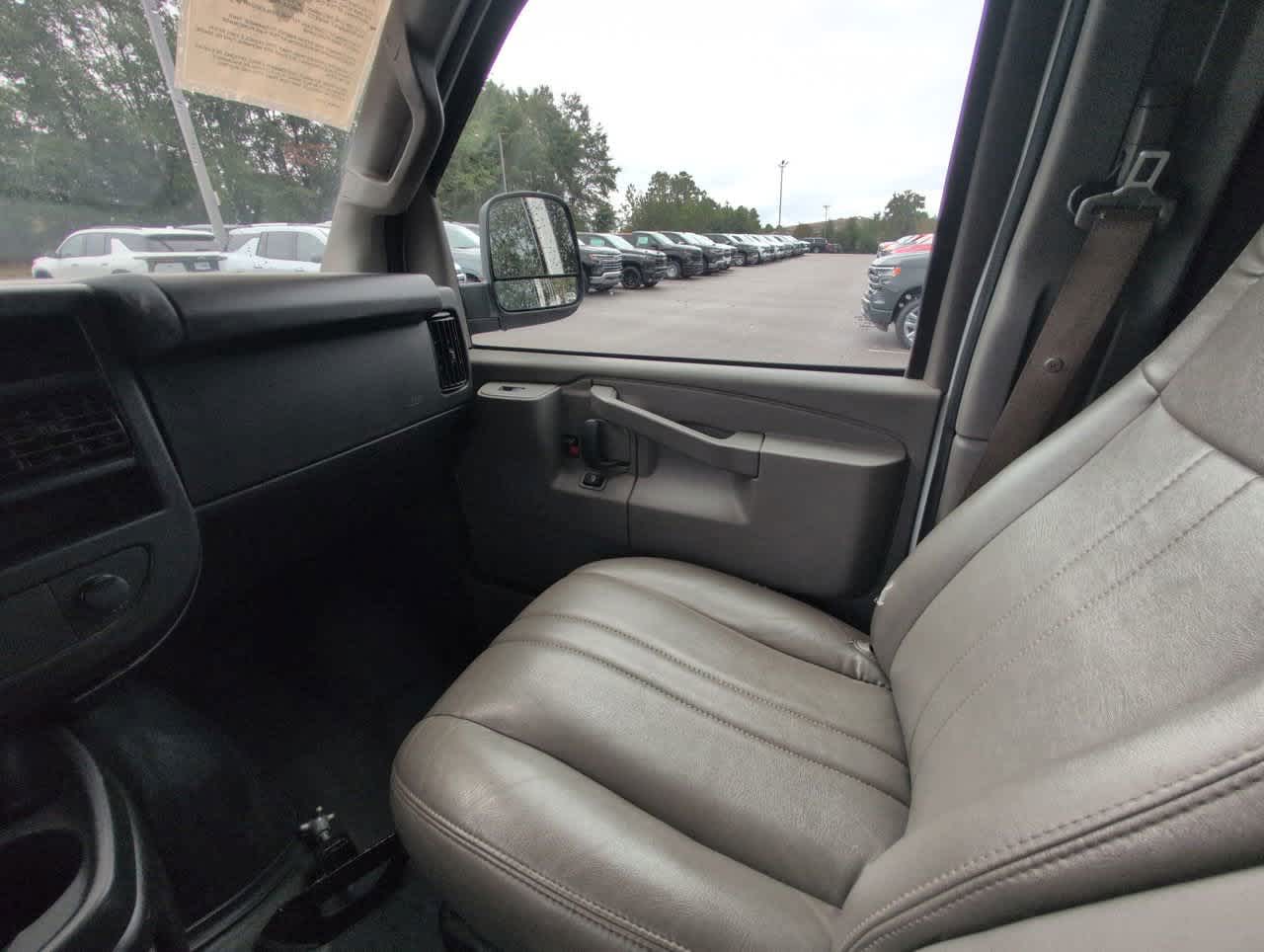 2023 Gmc Savana LS photo 3