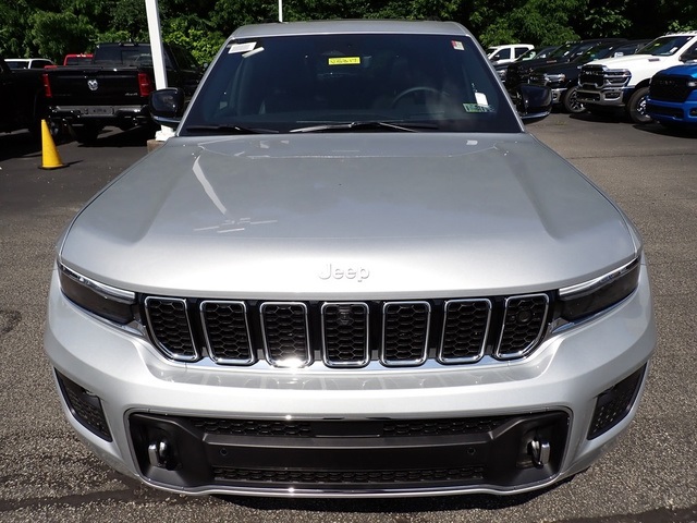 2025 Jeep Grand Cherokee Overland photo 9