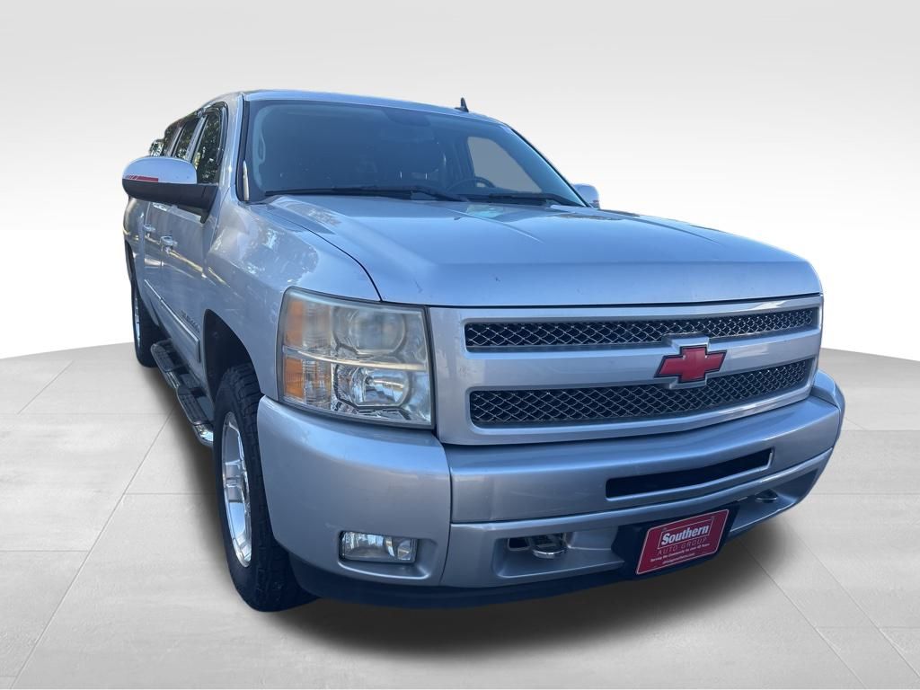 2011 Chevrolet Silverado 1500 LT photo 3