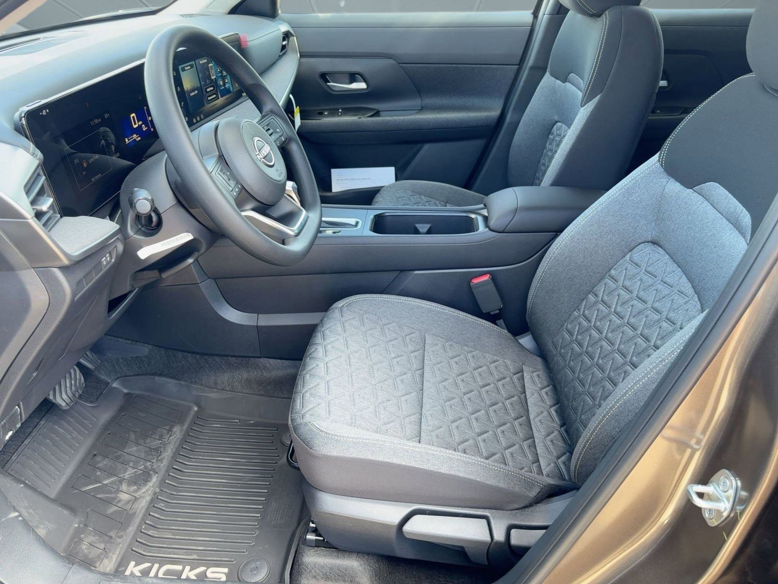 2026 Nissan Kicks SV photo 4