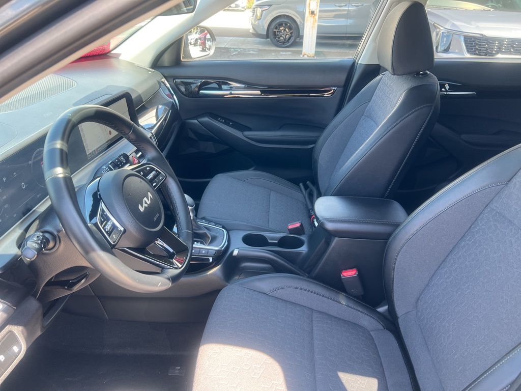 2024 Kia Seltos S photo 4
