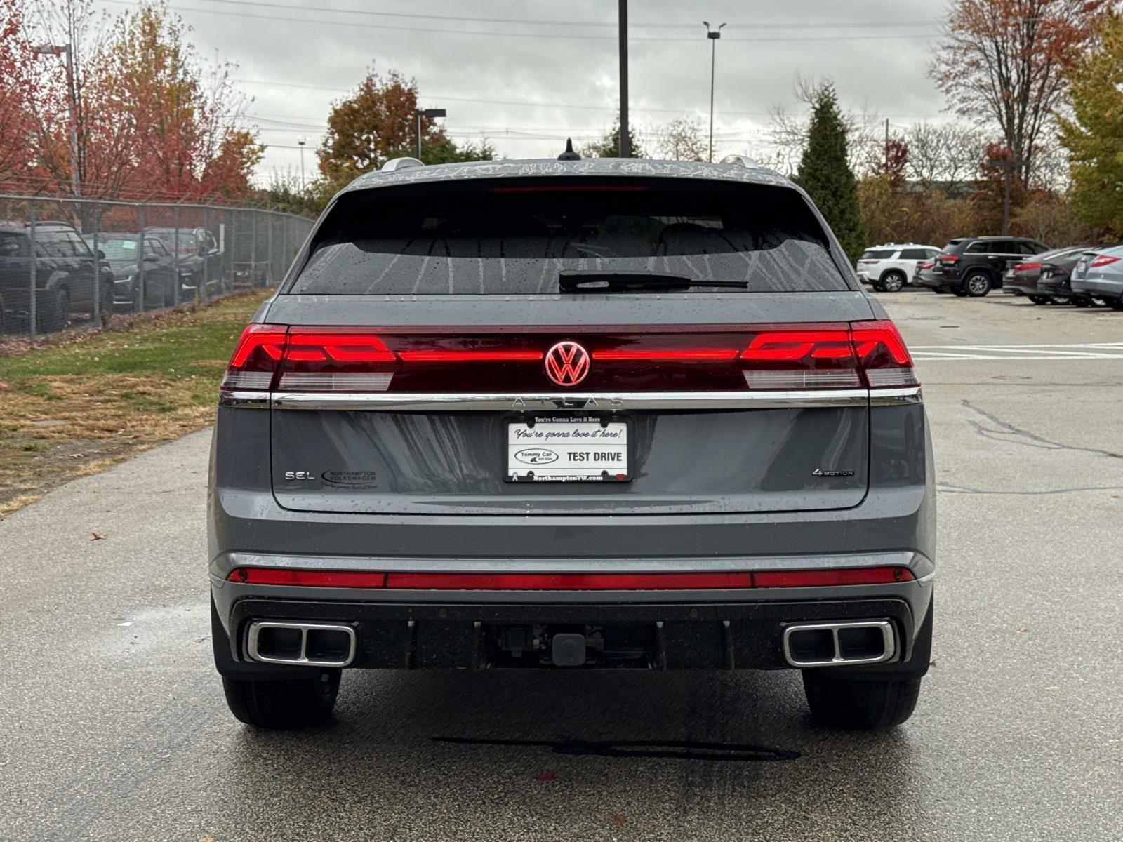 2026 Volkswagen Atlas Cross Sport SEL Premium R-Line photo 3