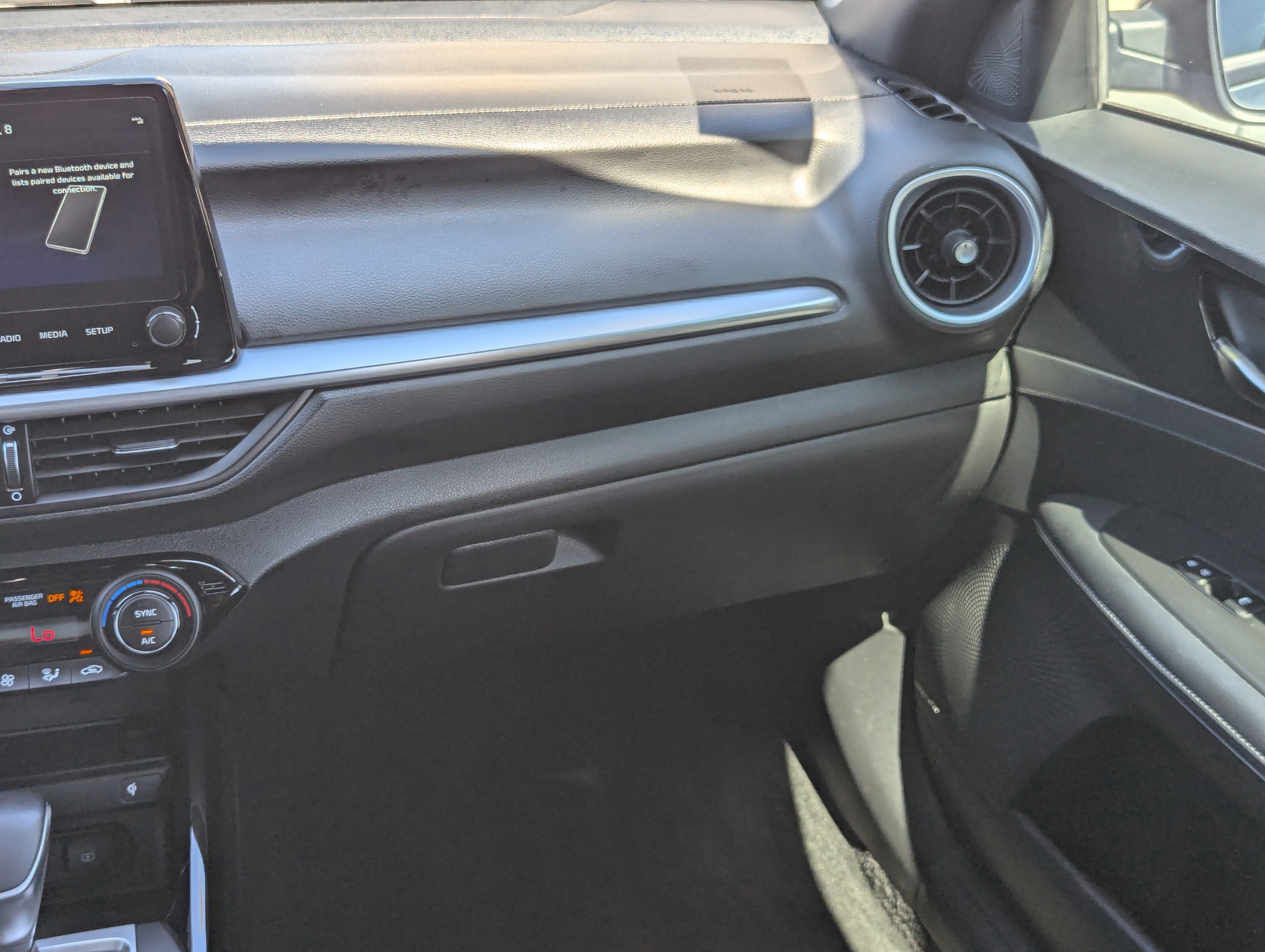 2023 Kia Forte GT-Line photo 2