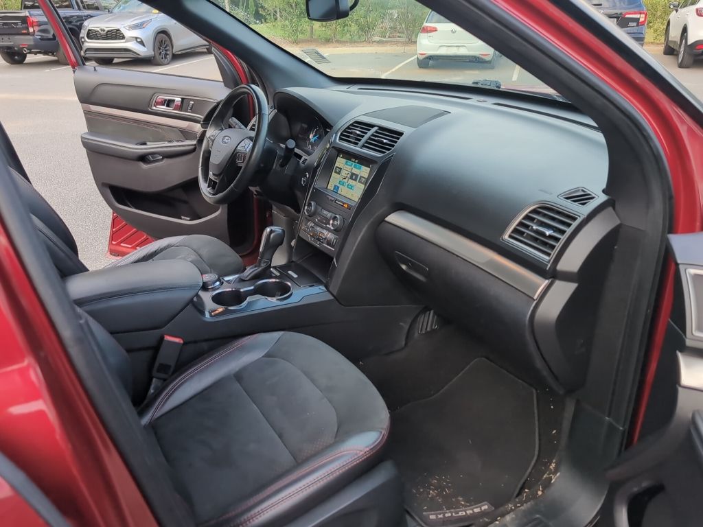 2019 Ford Explorer XLT photo 14