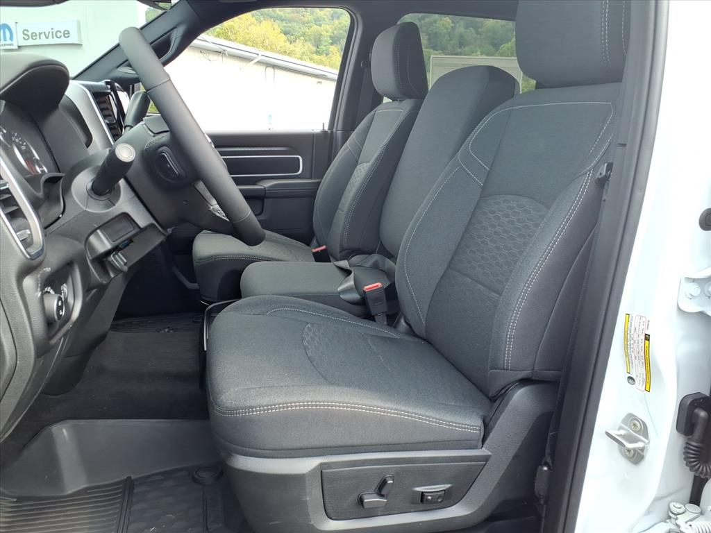 2025 Ram 2500 Big Horn photo 4