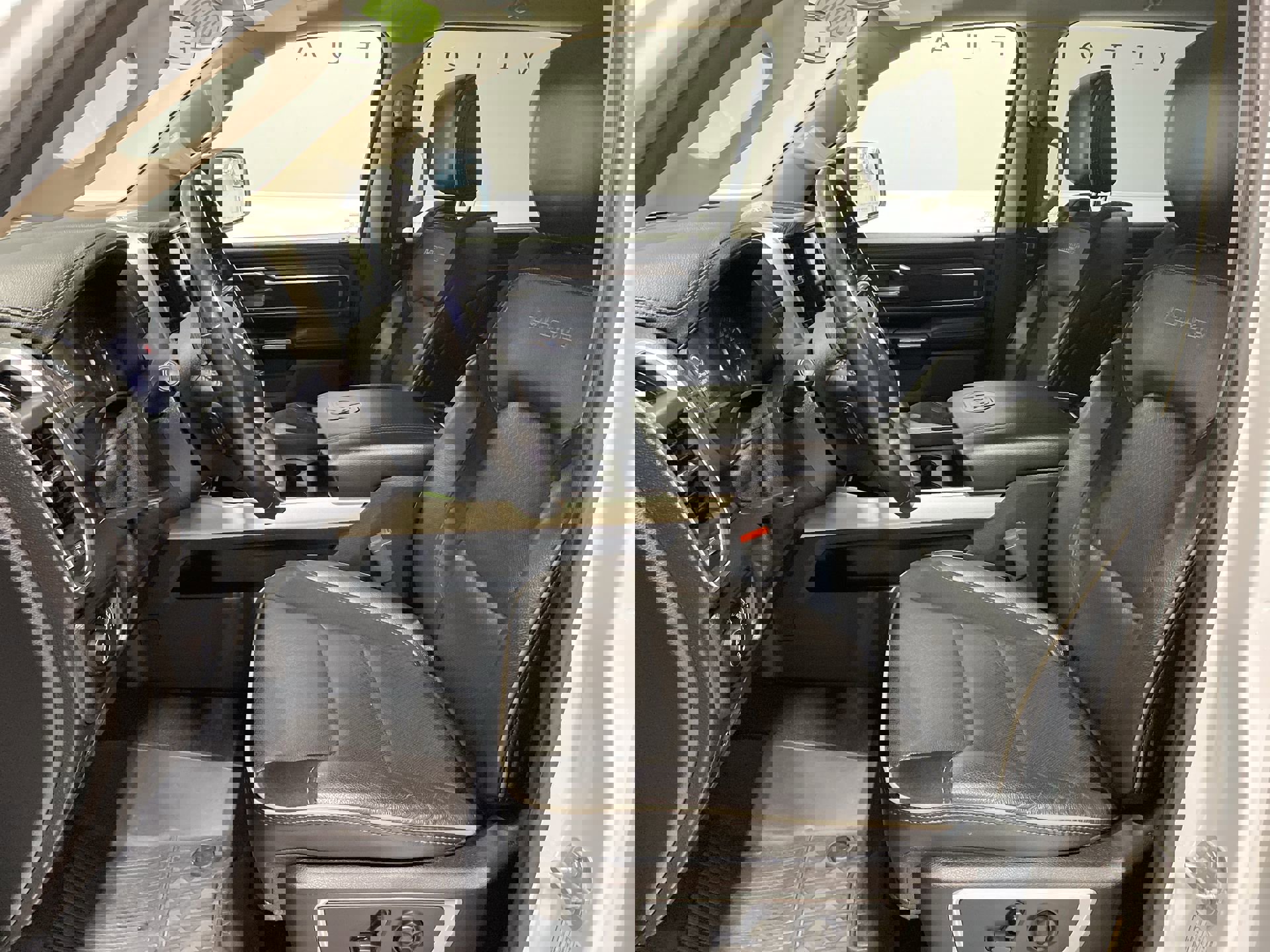 2020 Ram 1500 Laramie photo 17