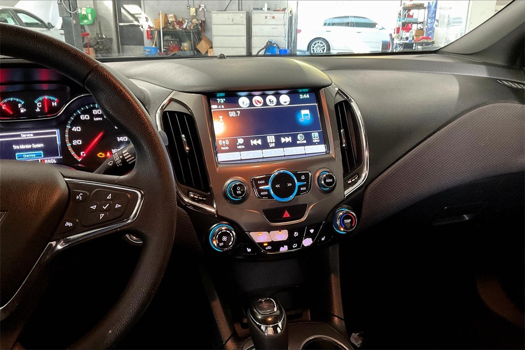 2017 Chevrolet Cruze LT photo 5