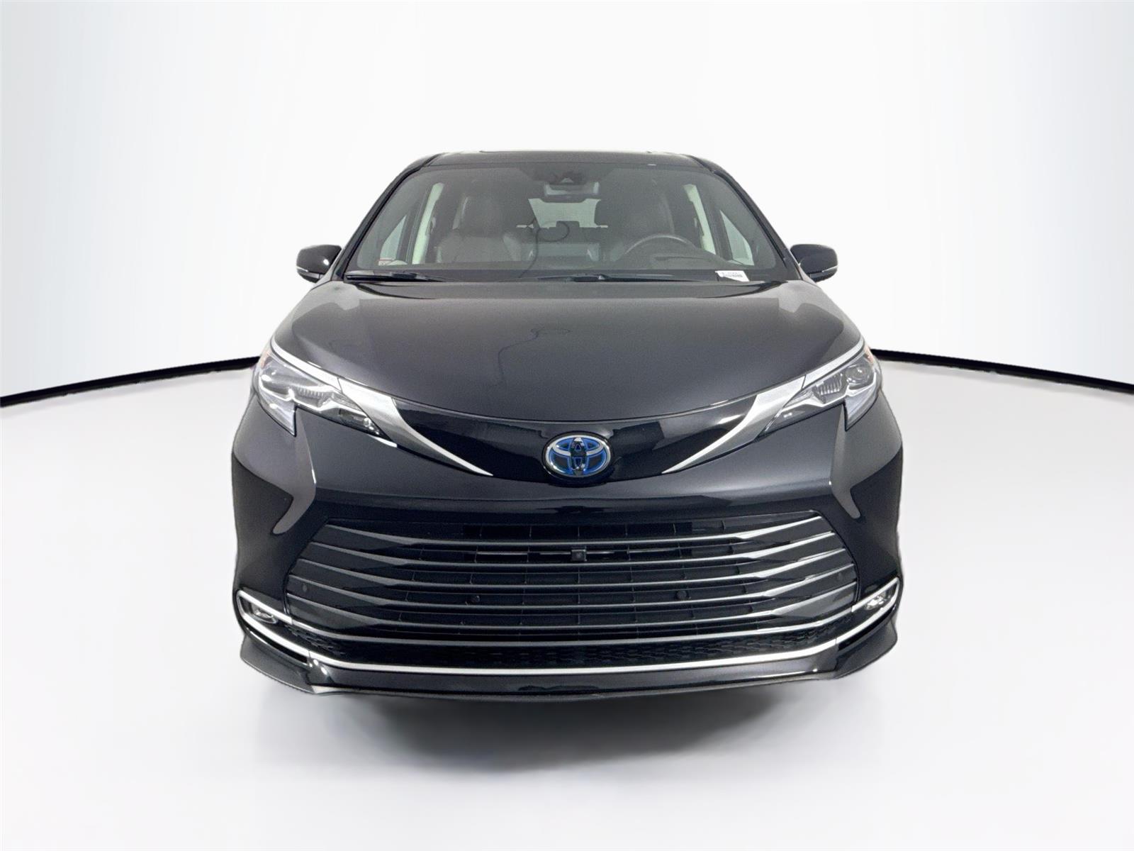 2024 Toyota Sienna Platinum photo 3