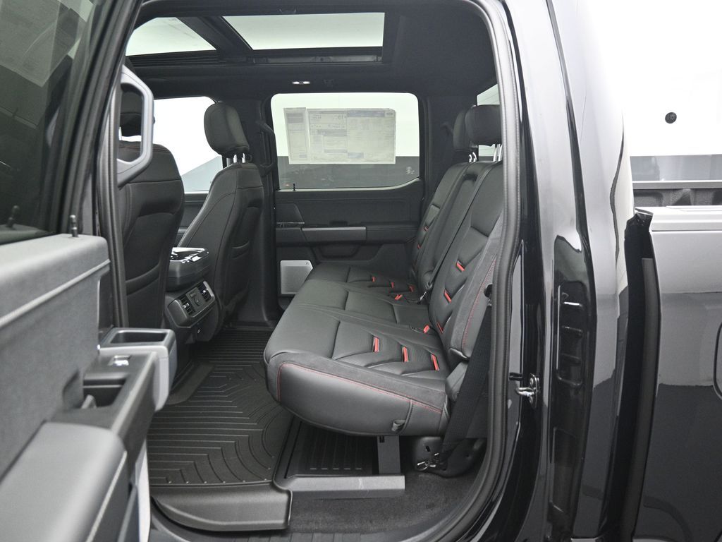 2025 Ford F-150 Lariat photo 19