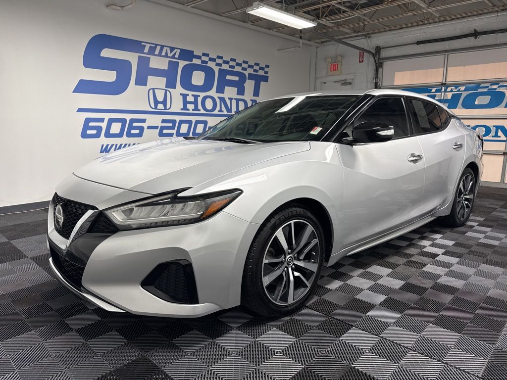 2019 Nissan Maxima SV's photo