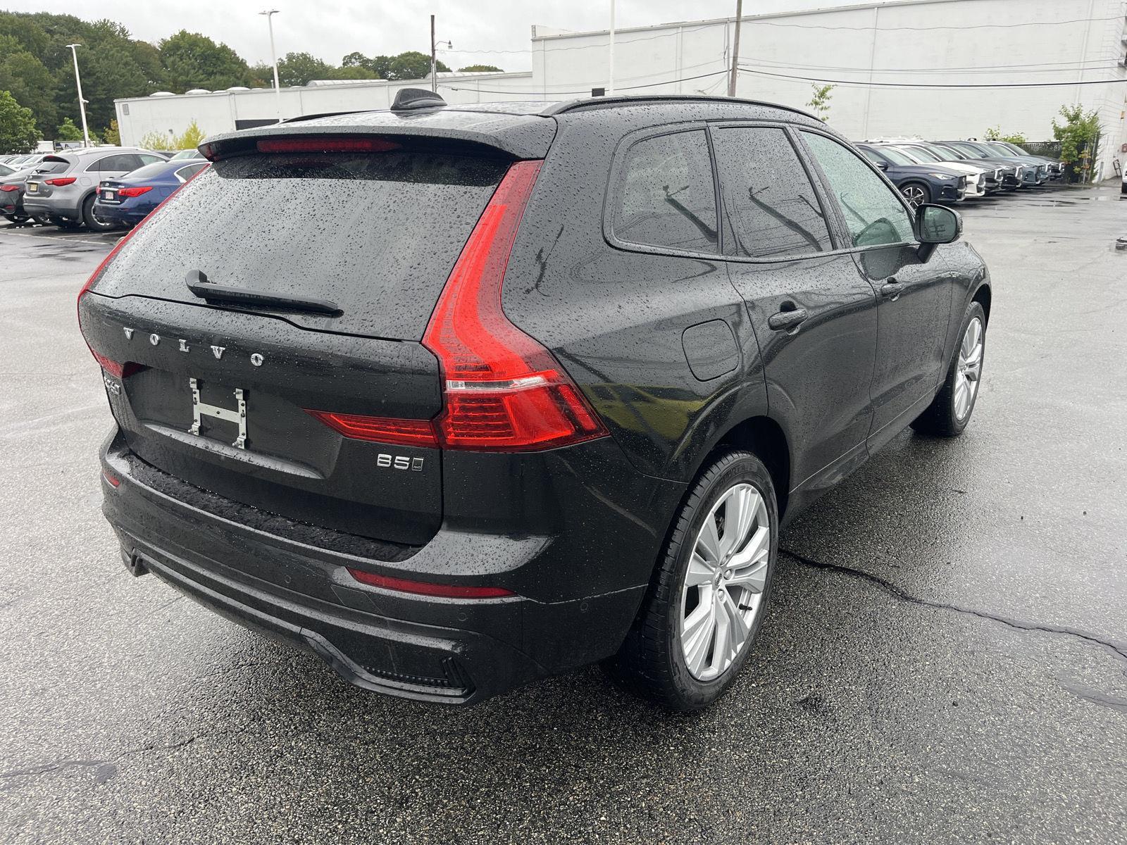 2024 Volvo XC60 B5 Plus photo 2