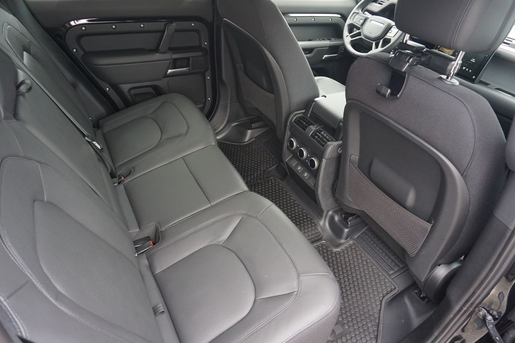 2025 Land Rover Defender 110 V8 photo 26