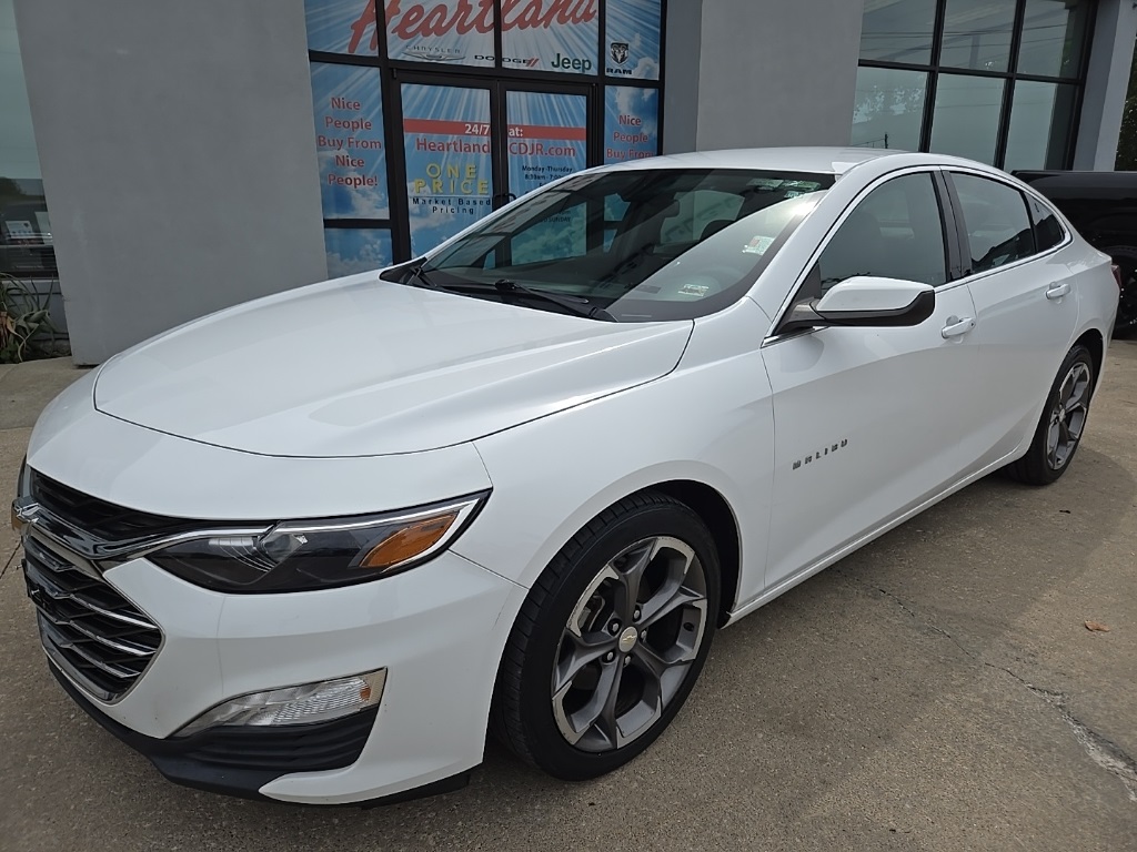 Used 2020 Chevrolet Malibu 1LT with VIN 1G1ZD5STXLF108491 for sale in Kansas City