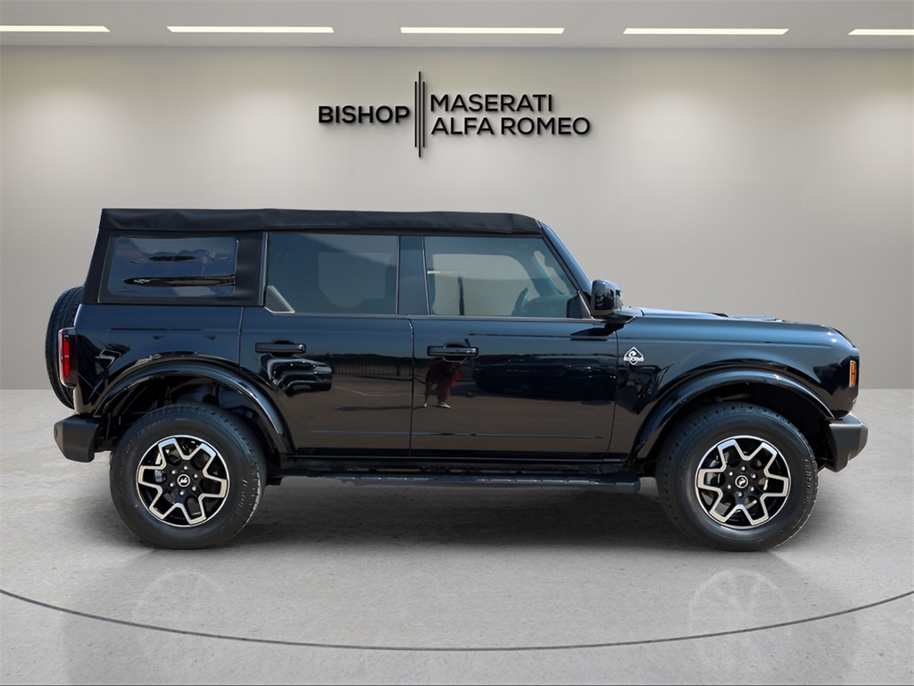 2022 Ford Bronco Outer Banks photo 2