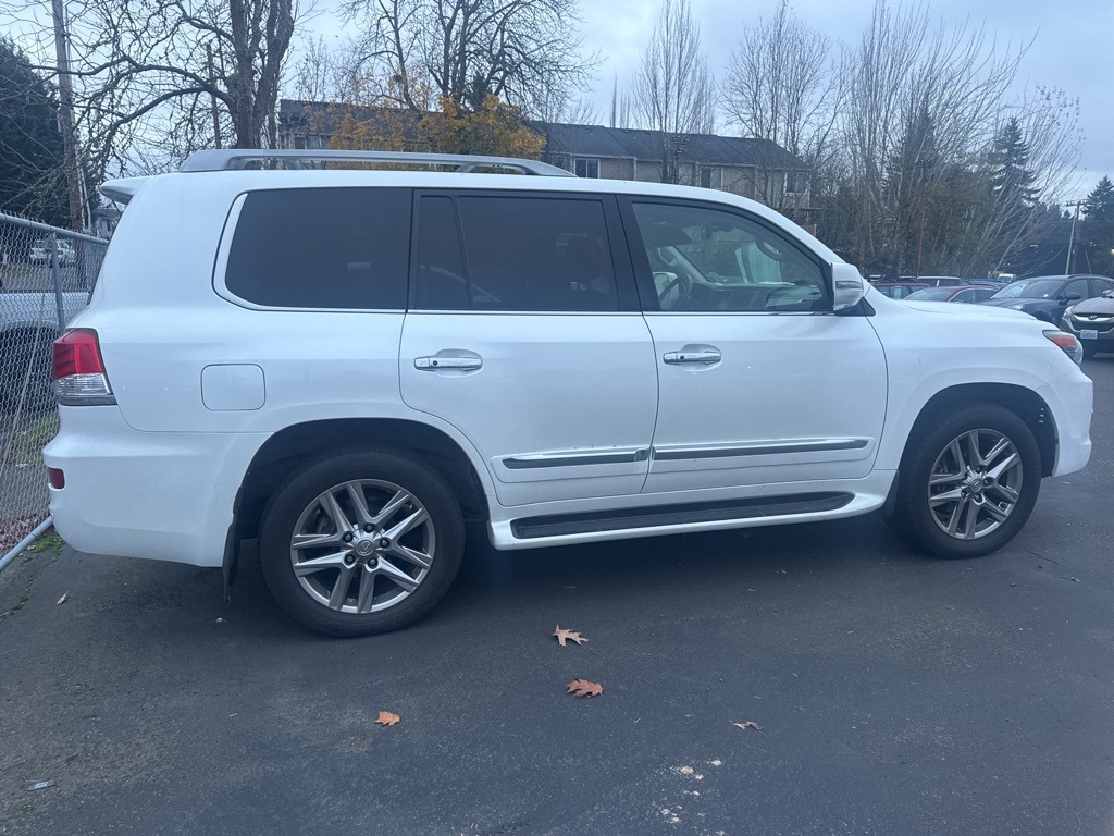 2013 Lexus LX 570 photo 2