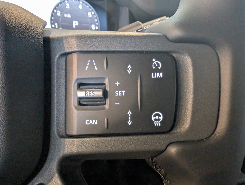 2025 Land Rover Defender 130 X-Dynamic SE photo 17
