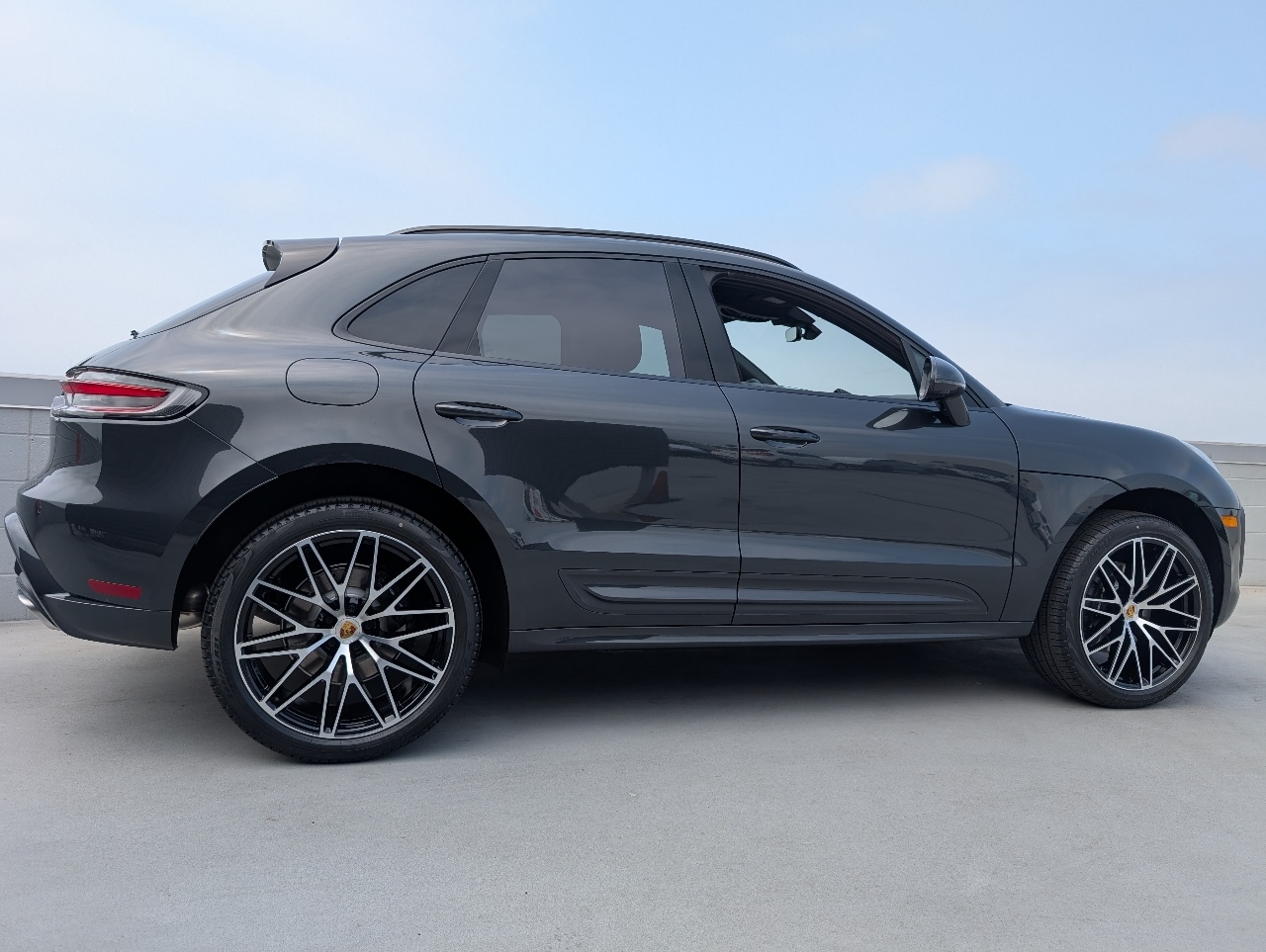 2025 Porsche Macan T photo 22