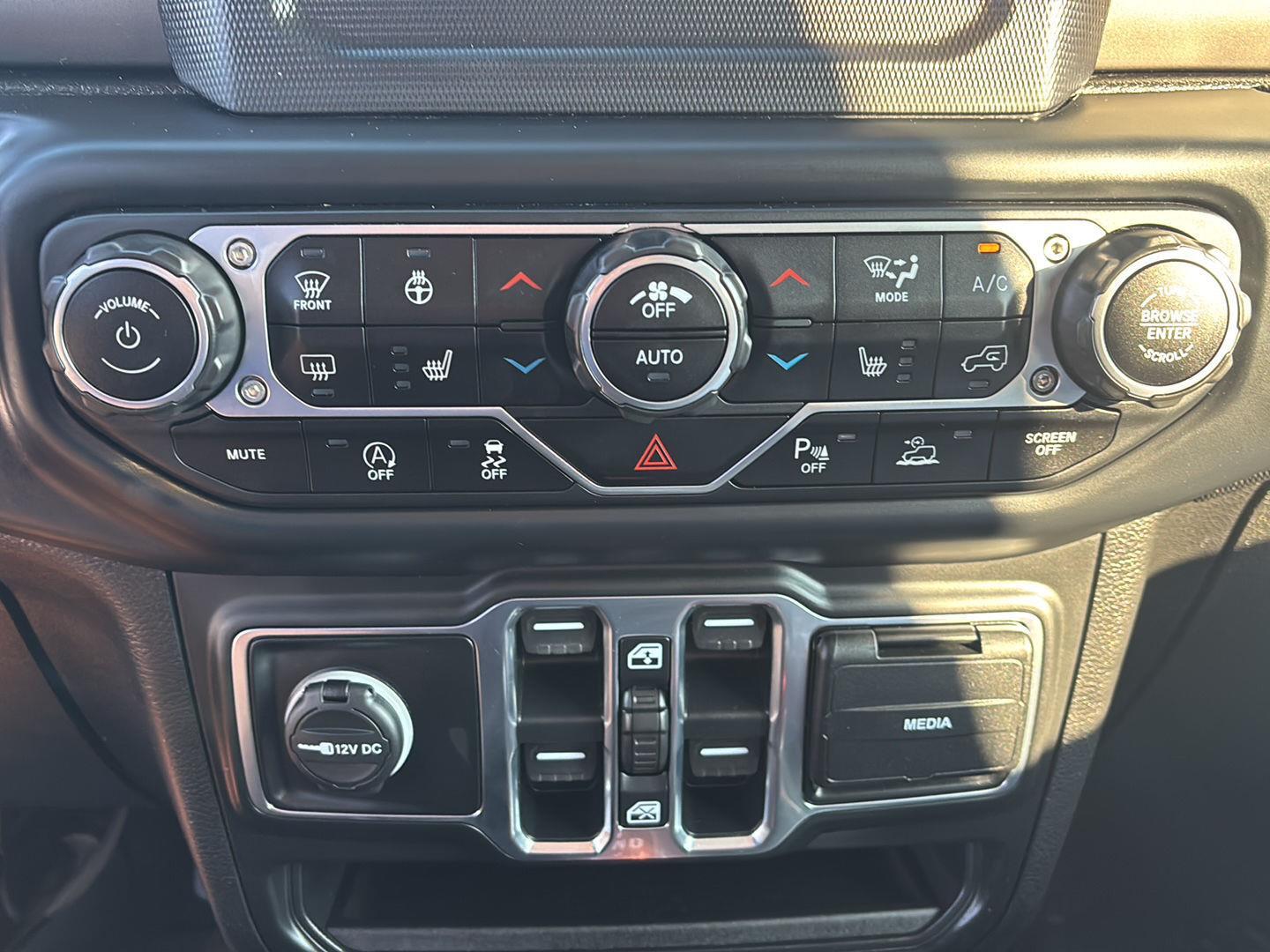 2020 Jeep Gladiator Sport S photo 18