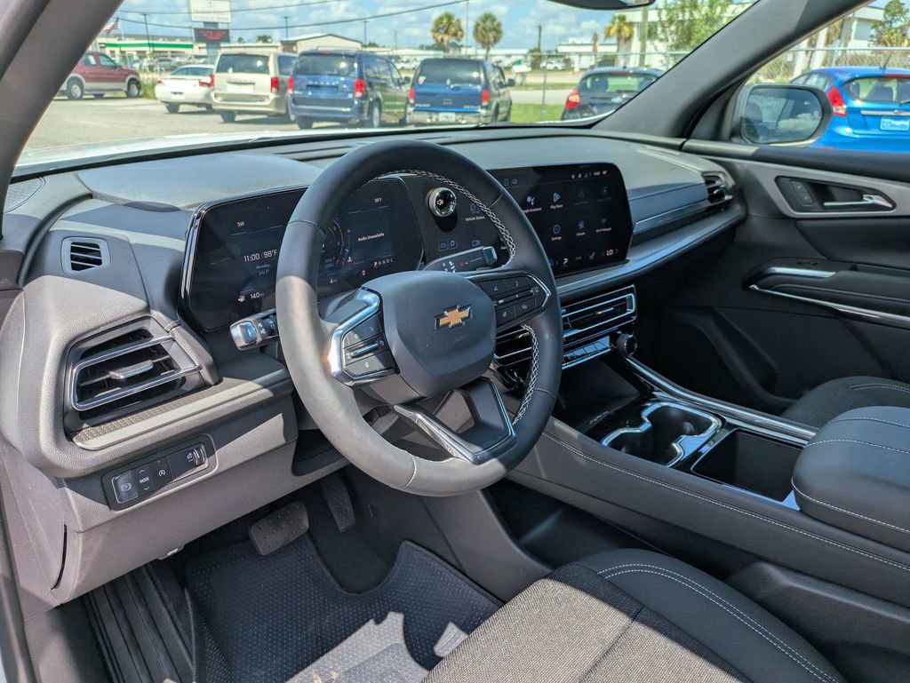 2025 Chevrolet Traverse photo 11