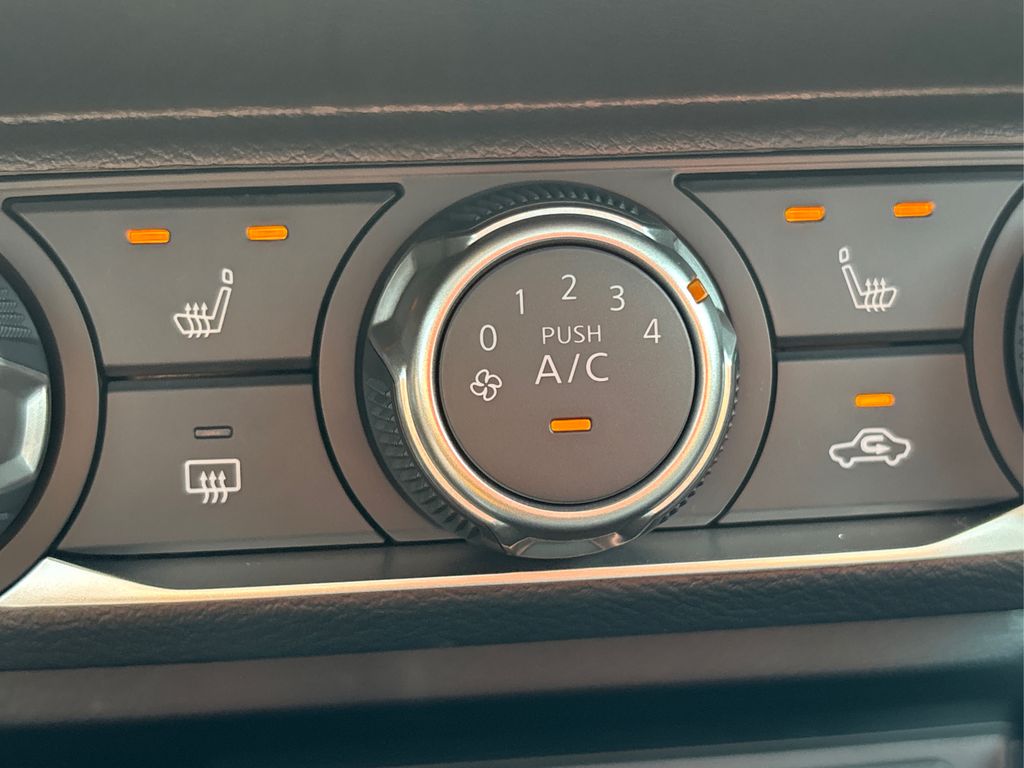 2025 Nissan Kicks SV photo 25