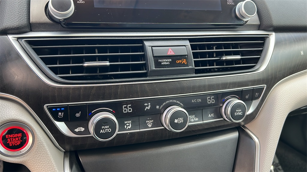 2018 Honda Accord Touring photo 15