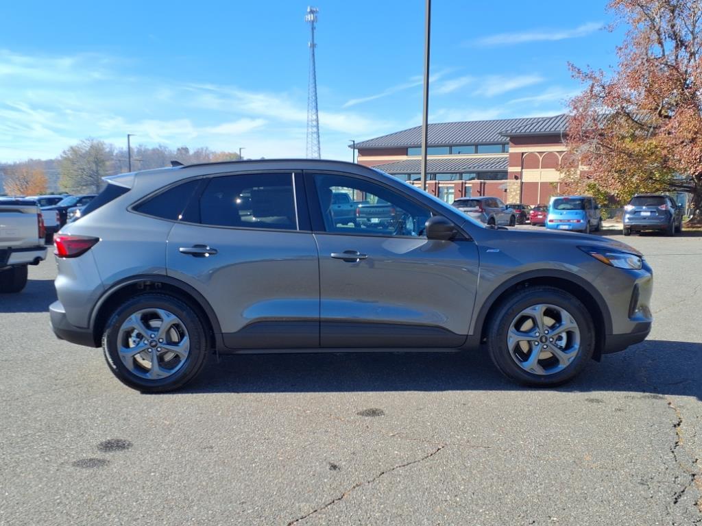 2025 Ford Escape ST-Line photo 5