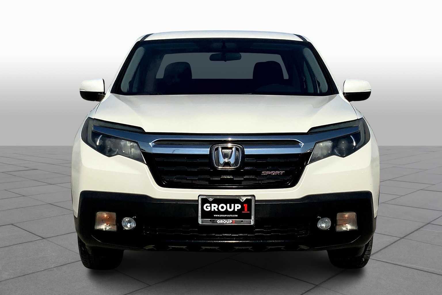 2019 Honda Ridgeline Sport photo 3