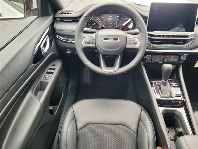 2025 Jeep Compass Latitude photo 11