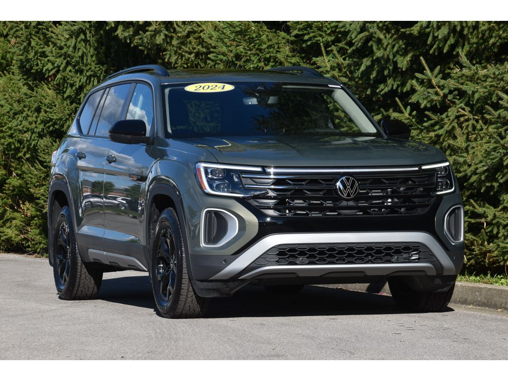 2024 Volkswagen Atlas Peak Edition SEL photo 2