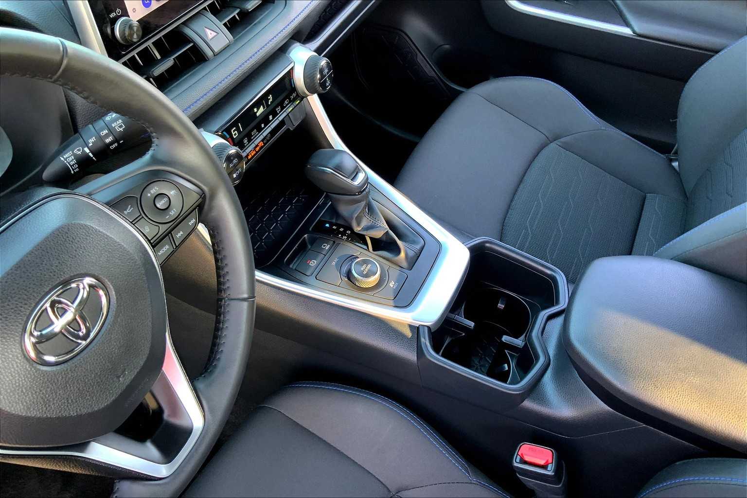 2024 Toyota RAV4 Hybrid SE photo 15