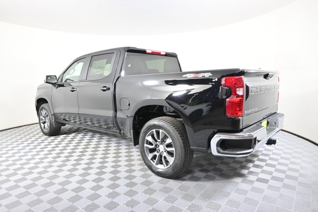 2025 Chevrolet Silverado 1500 LT photo 4