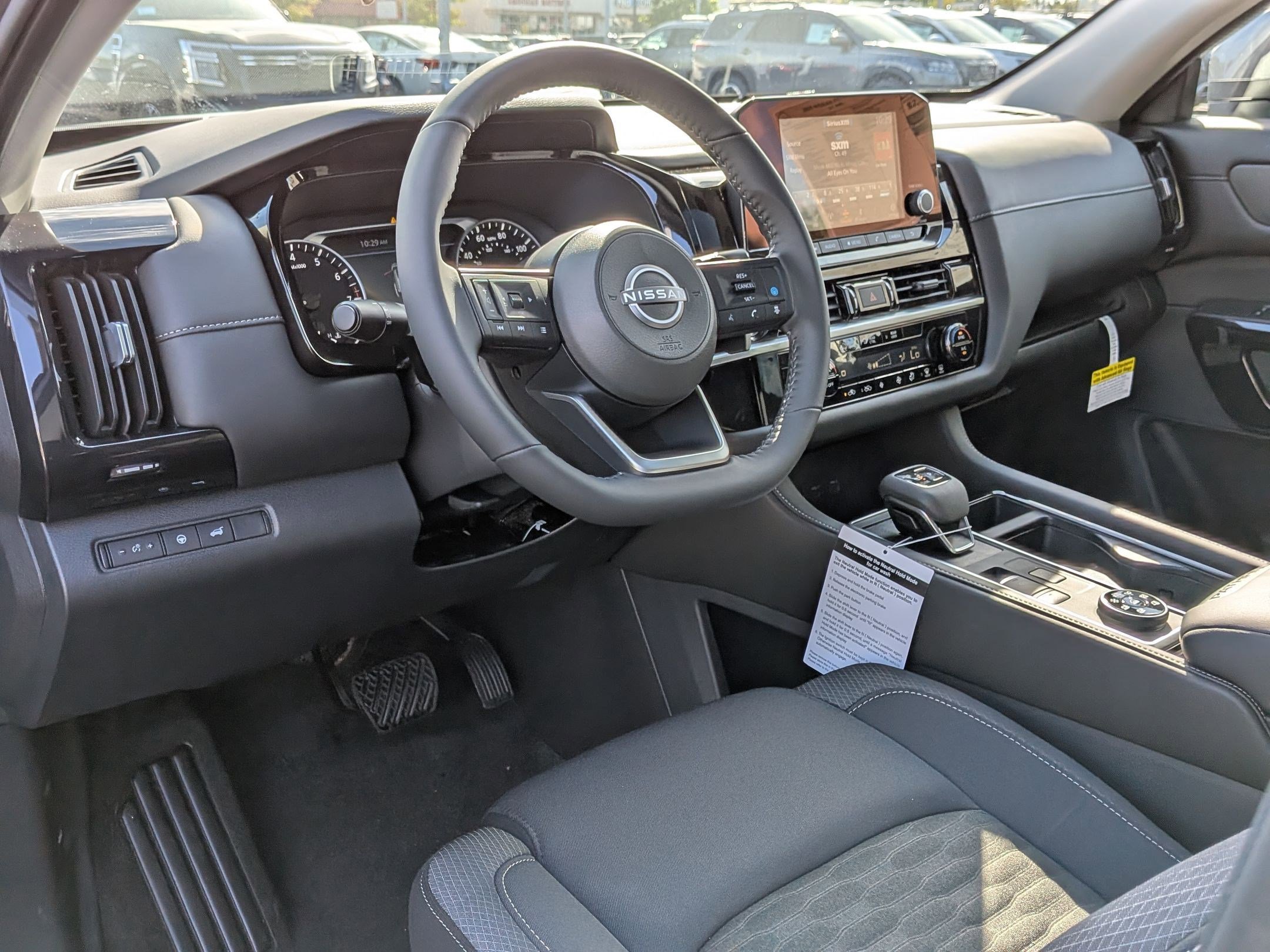 2025 Nissan Pathfinder SV photo 9