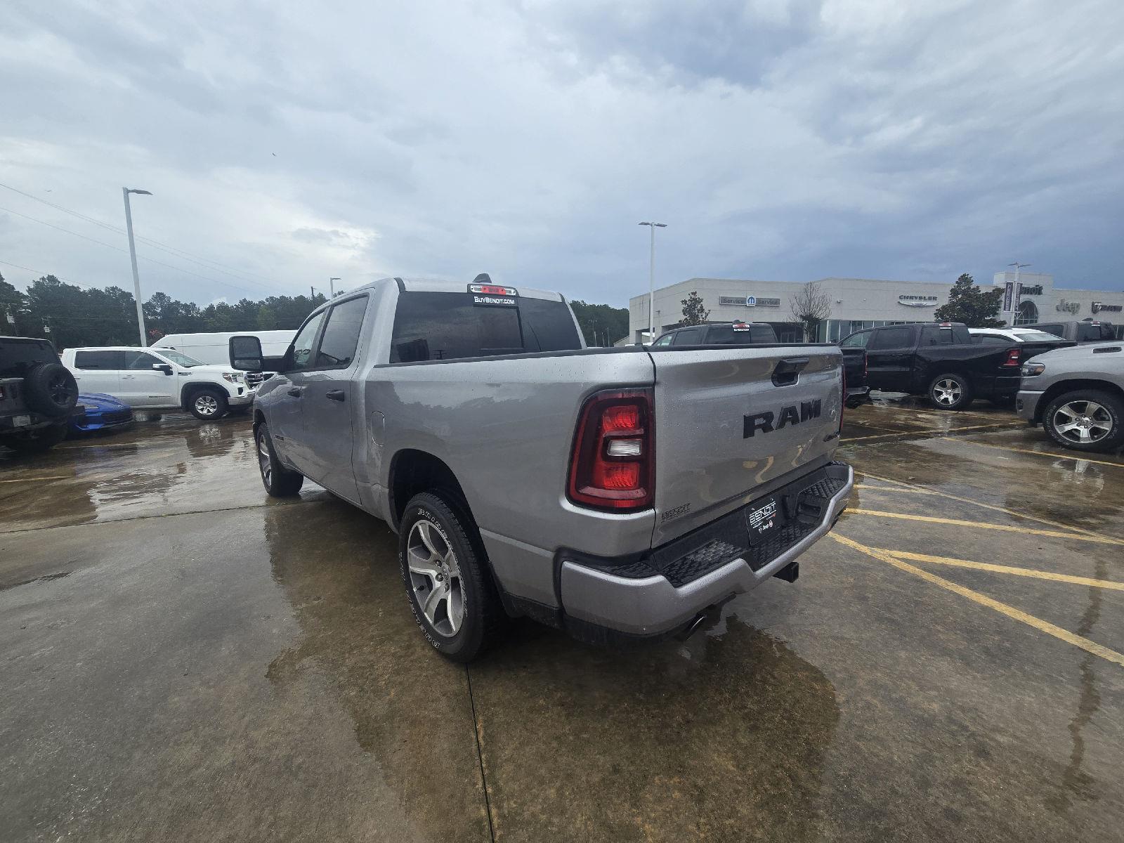 2025 Ram 1500 Tradesman photo 4
