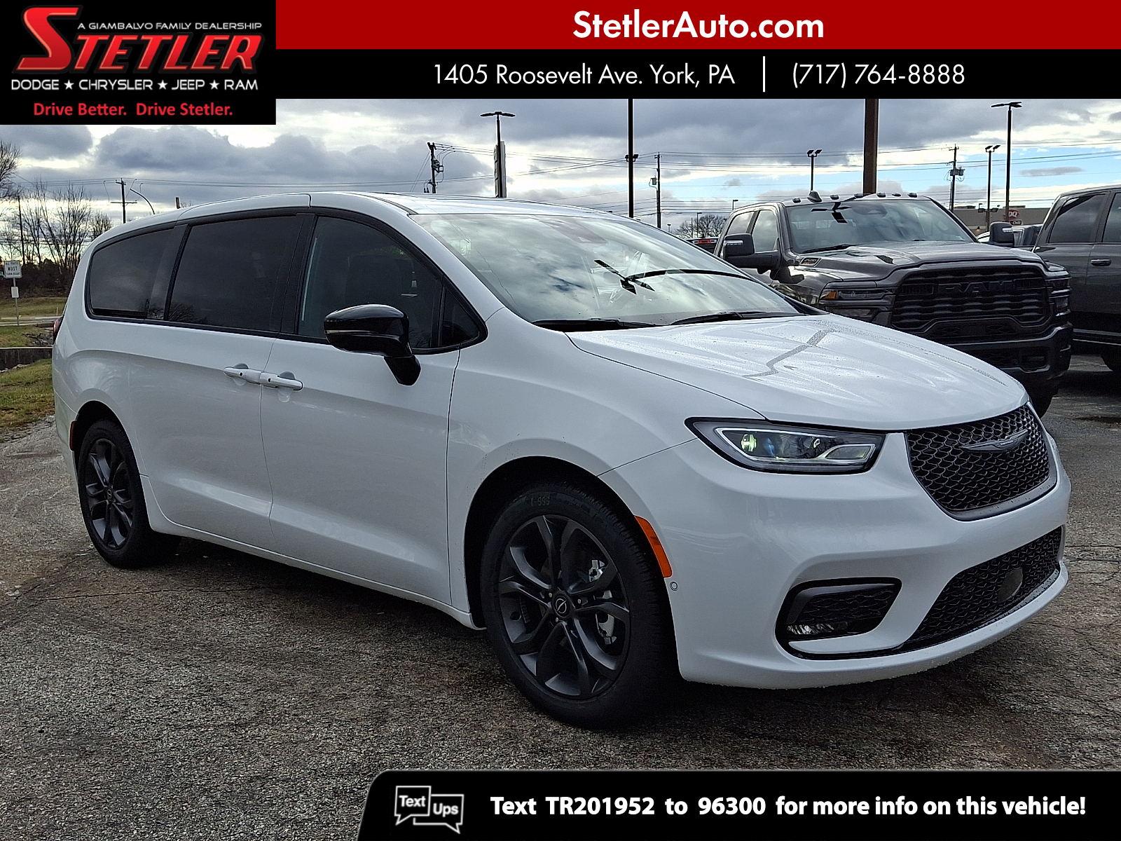 2026 Chrysler Pacifica Select's photo