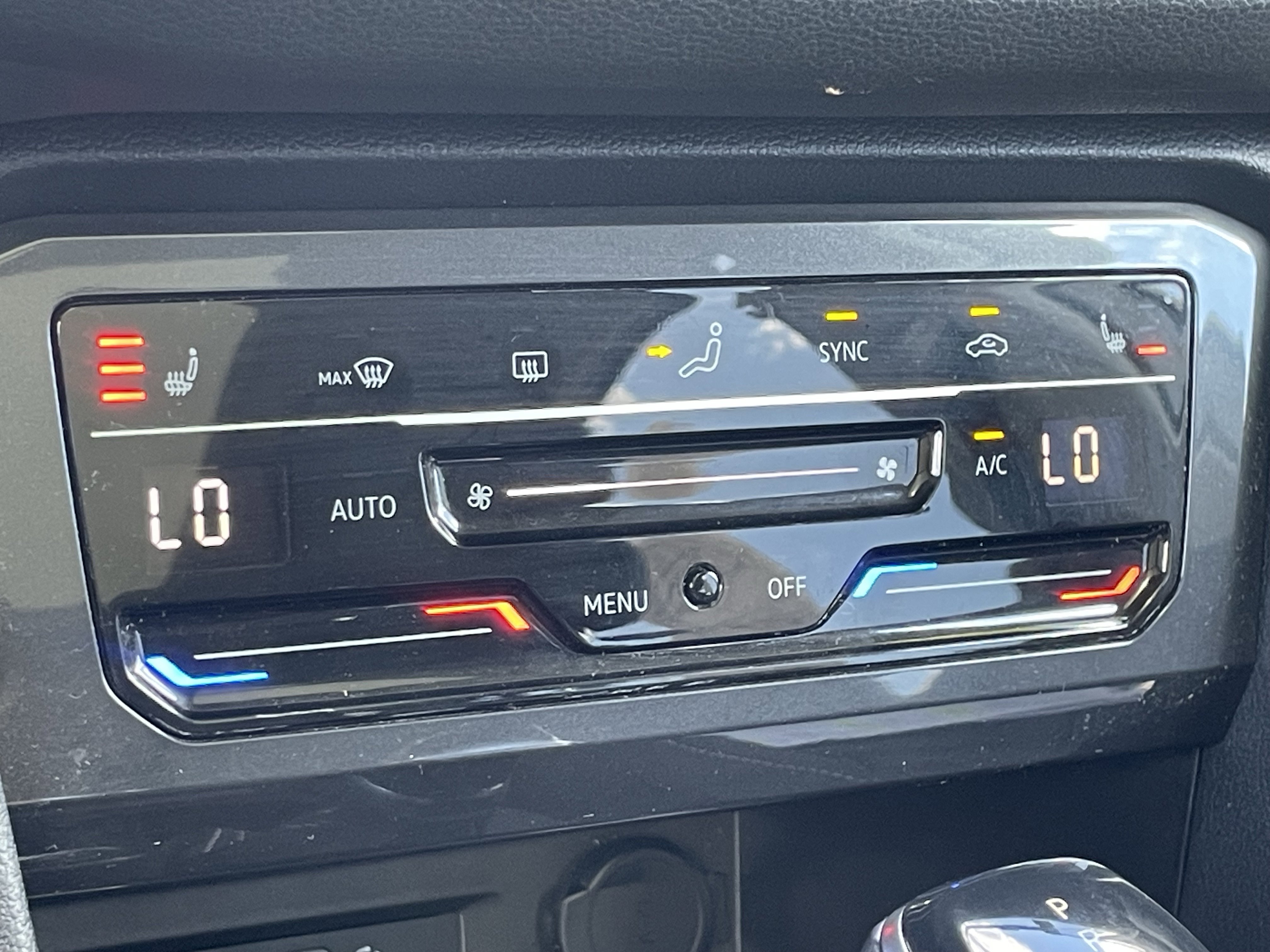 2022 Volkswagen Tiguan SE photo 14