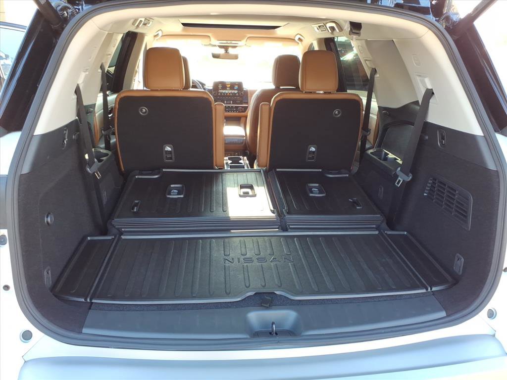 2024 Nissan Pathfinder Platinum photo 11