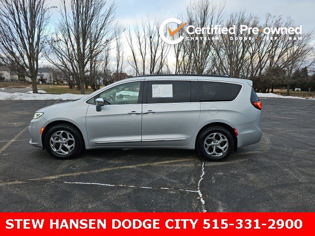 2022 Chrysler Pacifica Limited's photo